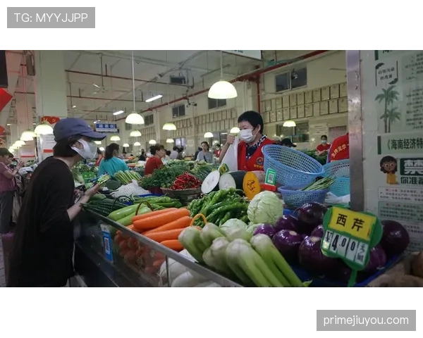高磊赛场像雕塑，生活照拎菜篮子的画面把人拉回地面